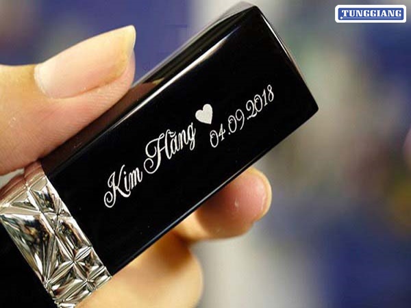 Khắc Tên Thỏi Son