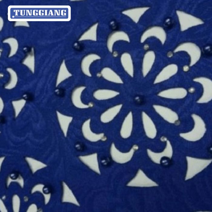 cat-khac-laser-tren-vai-1001