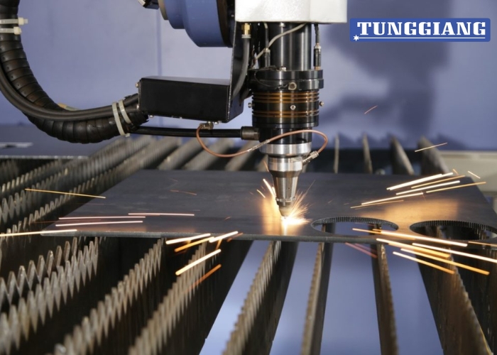 Những Điều Cần Lưu Ý Khi Sử Dụng Dịch Vụ Cắt Laser