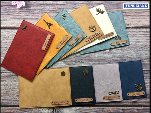 Bao passport khắc tên