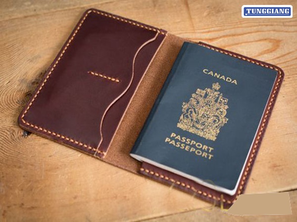 Bao passport khắc tên