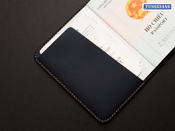 Bao passport khắc tên