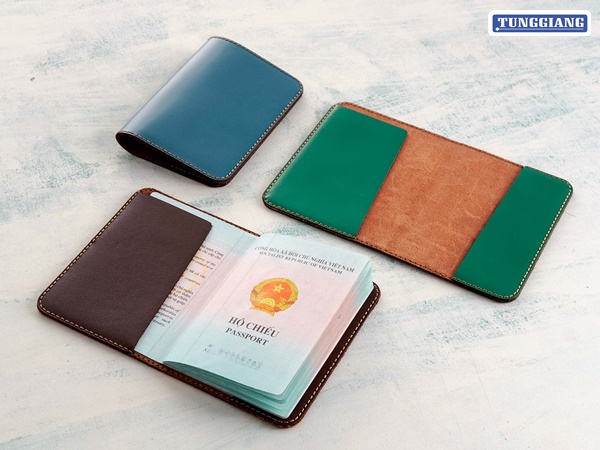 Bao passport khắc tên