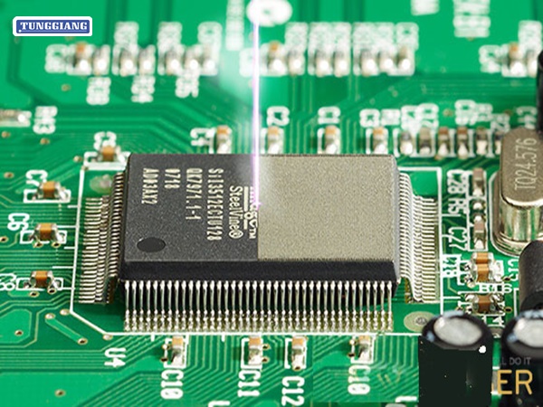 Khắc Laser Lên Chip