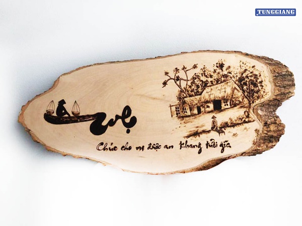 Khắc chữ thư pháp trên gỗ