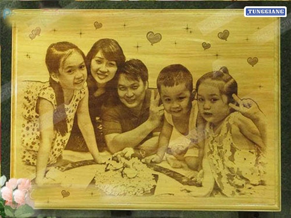 Khắc hình lên gỗ