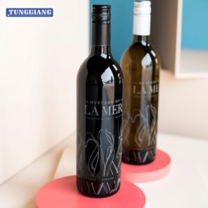 Khac-laser-tren-chai-thuy-tinh-01