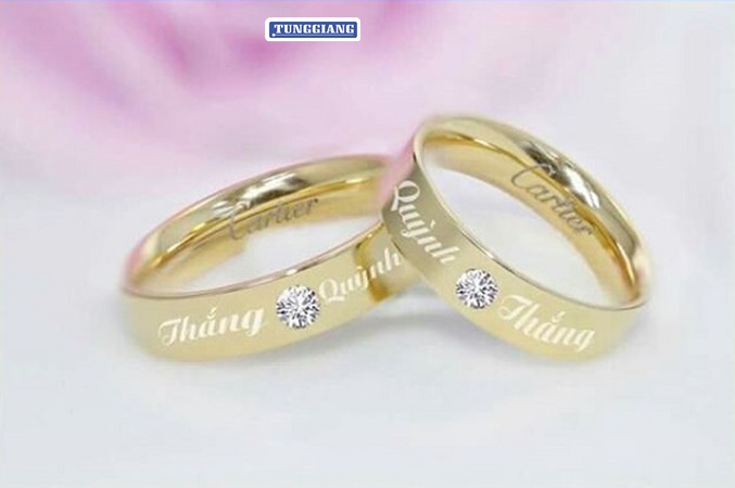 Khắc tên lên nhẫn cưới