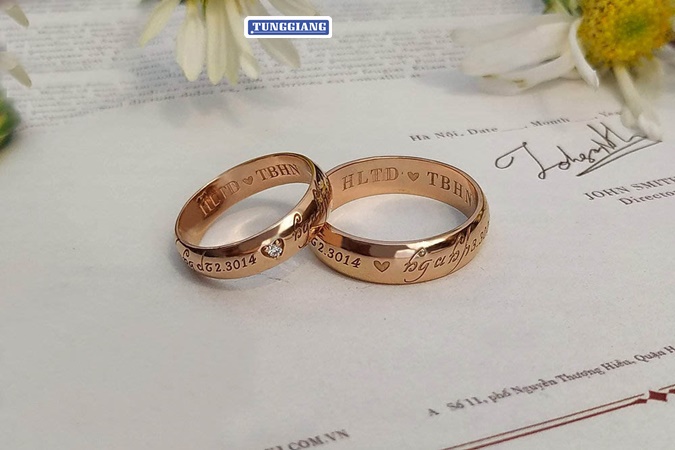 Khắc tên lên nhẫn cưới