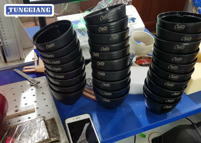 khắc laser lên chén
